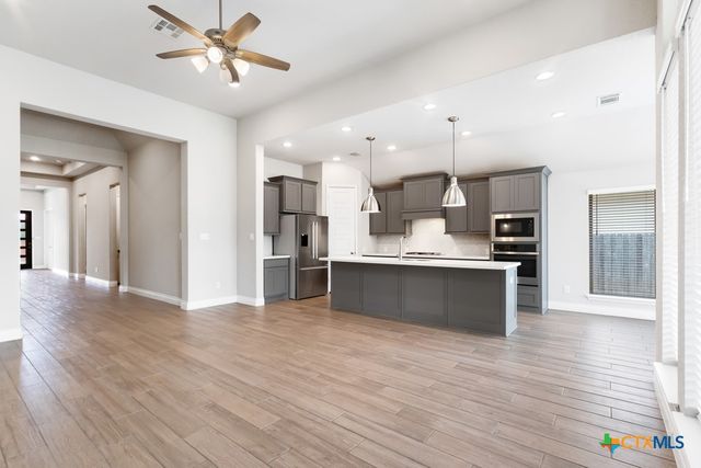 1952 Highland, Seguin, TX 78155