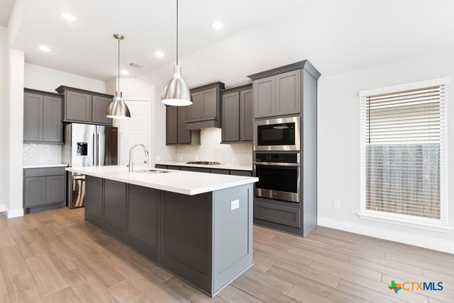 1952 Highland, Seguin, TX 78155