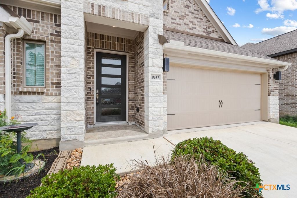 1952 Highland, Seguin, TX 78155