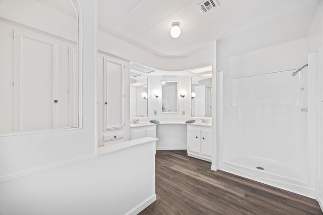 5505 W Tulare Spc 73 Avenue, Visalia, CA 93277