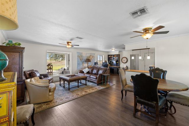 8646 Fm 155, La Grange, TX 78945