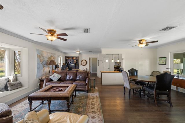 8646 Fm 155, La Grange, TX 78945