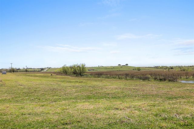 8646 Fm 155, La Grange, TX 78945