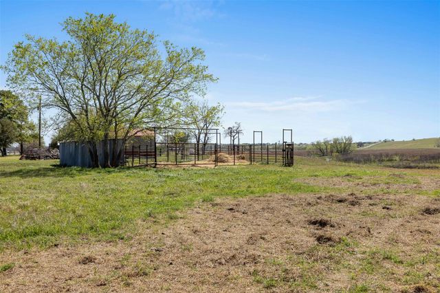8646 Fm 155, La Grange, TX 78945