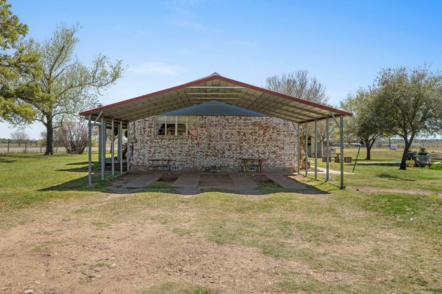 8646 Fm 155, La Grange, TX 78945
