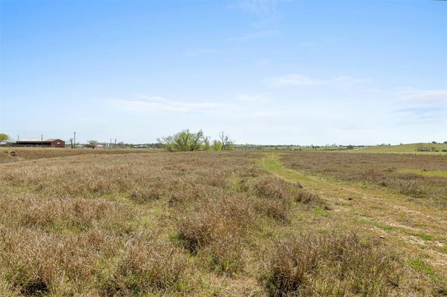 8646 Fm 155, La Grange, TX 78945