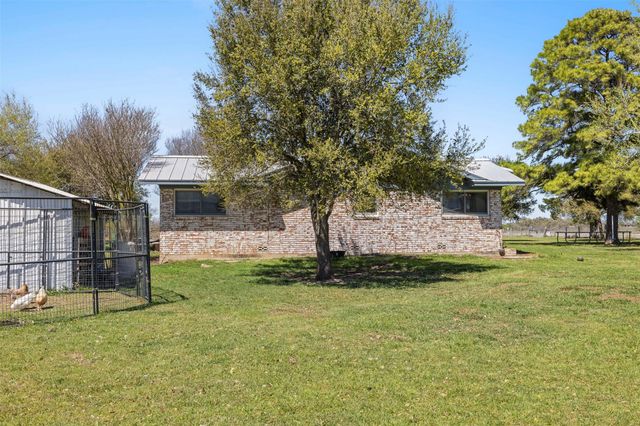 8646 Fm 155, La Grange, TX 78945