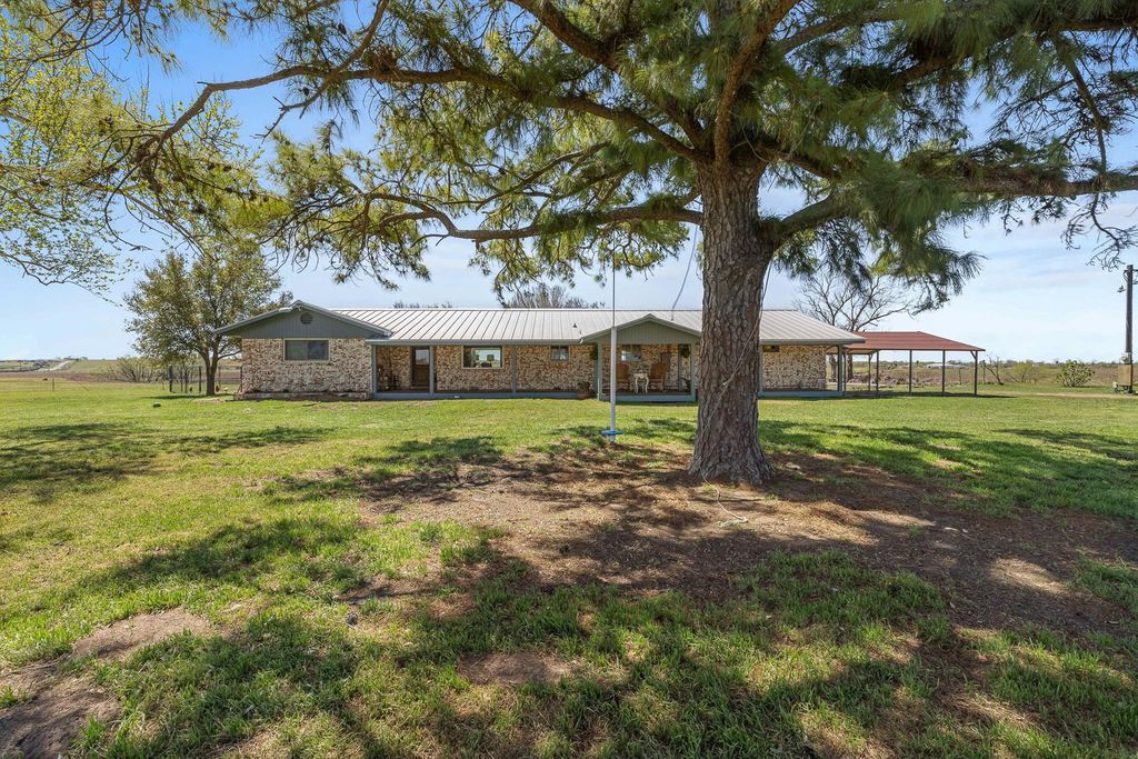 8646 Fm 155, La Grange, TX 78945
