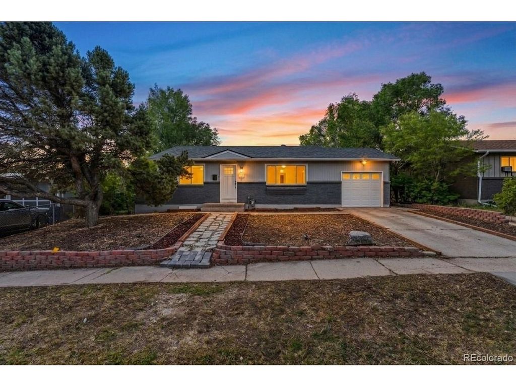 1539 Server Dr, Colorado Springs, CO 80910
