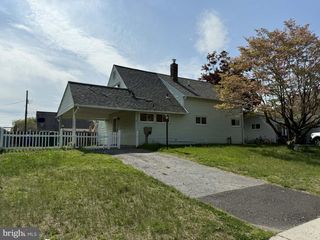 5 NICKELHILL LN, Levittown, PA 19054