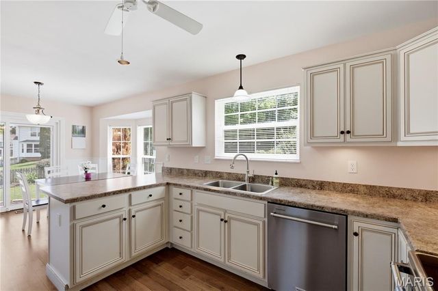 831 Glencorse Drive, St Peters, MO 63304