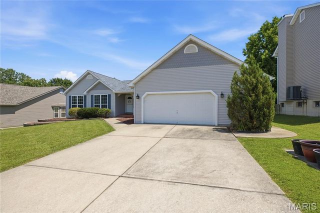831 Glencorse Drive, St Peters, MO 63304
