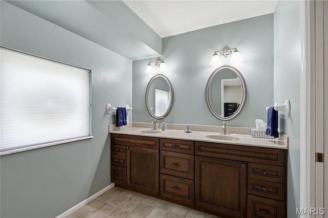 831 Glencorse Drive, St Peters, MO 63304