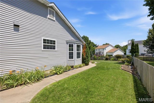 831 Glencorse Drive, St Peters, MO 63304