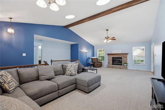 831 Glencorse Drive, St Peters, MO 63304