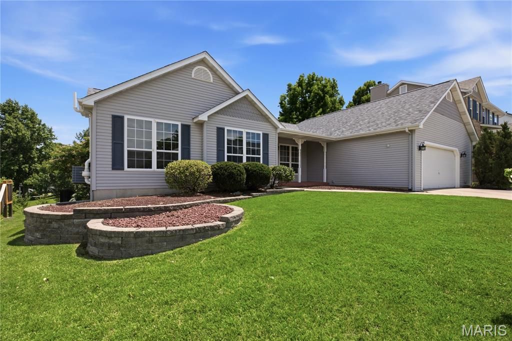 831 Glencorse Drive, St Peters, MO 63304