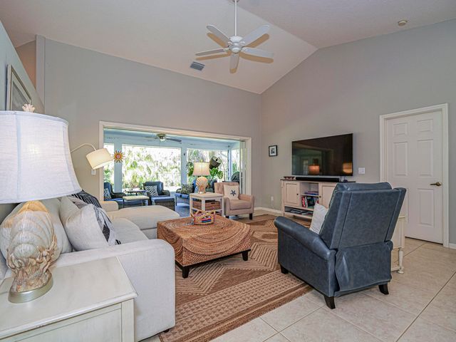 735 23rd Avenue, Vero Beach, FL 32962