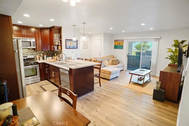 24439 Leonard Tree 102, Newhall, CA 91321