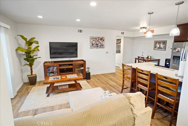 24439 Leonard Tree 102, Newhall, CA 91321