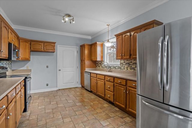 1077 Claylick Rd, White Bluff, TN 37187