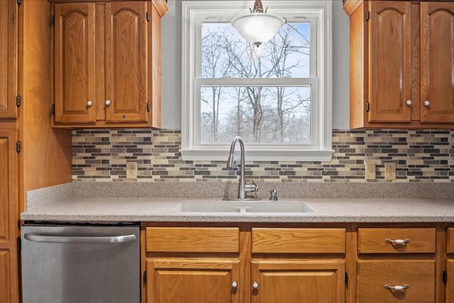 1077 Claylick Rd, White Bluff, TN 37187