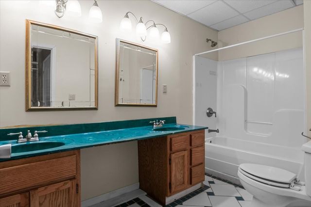 1077 Claylick Rd, White Bluff, TN 37187