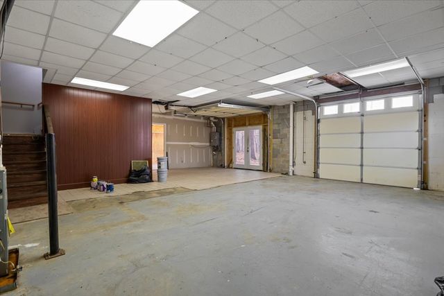 1077 Claylick Rd, White Bluff, TN 37187