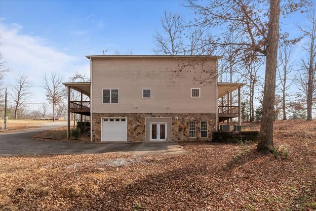 1077 Claylick Rd, White Bluff, TN 37187