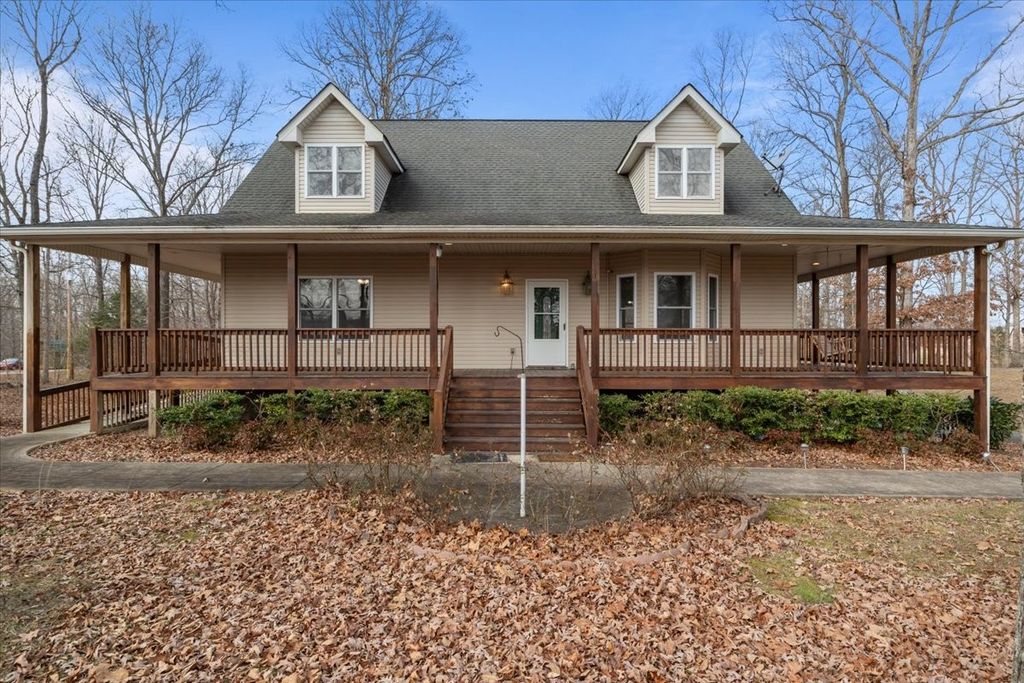 1077 Claylick Rd, White Bluff, TN 37187