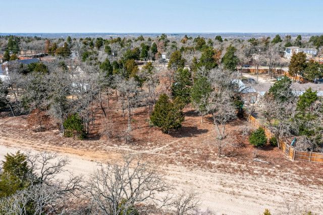 147 SE Jasmine HTS SE, Elgin, TX 78621