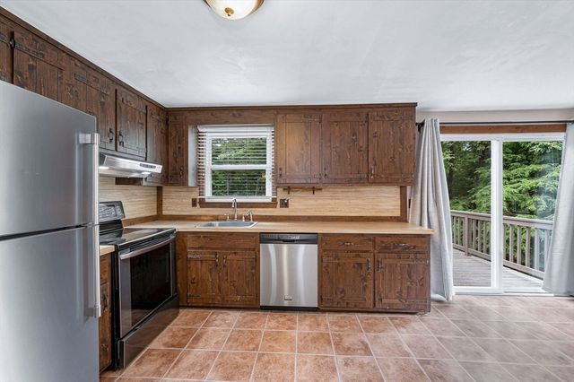 75 I Street, Dracut, MA 01826