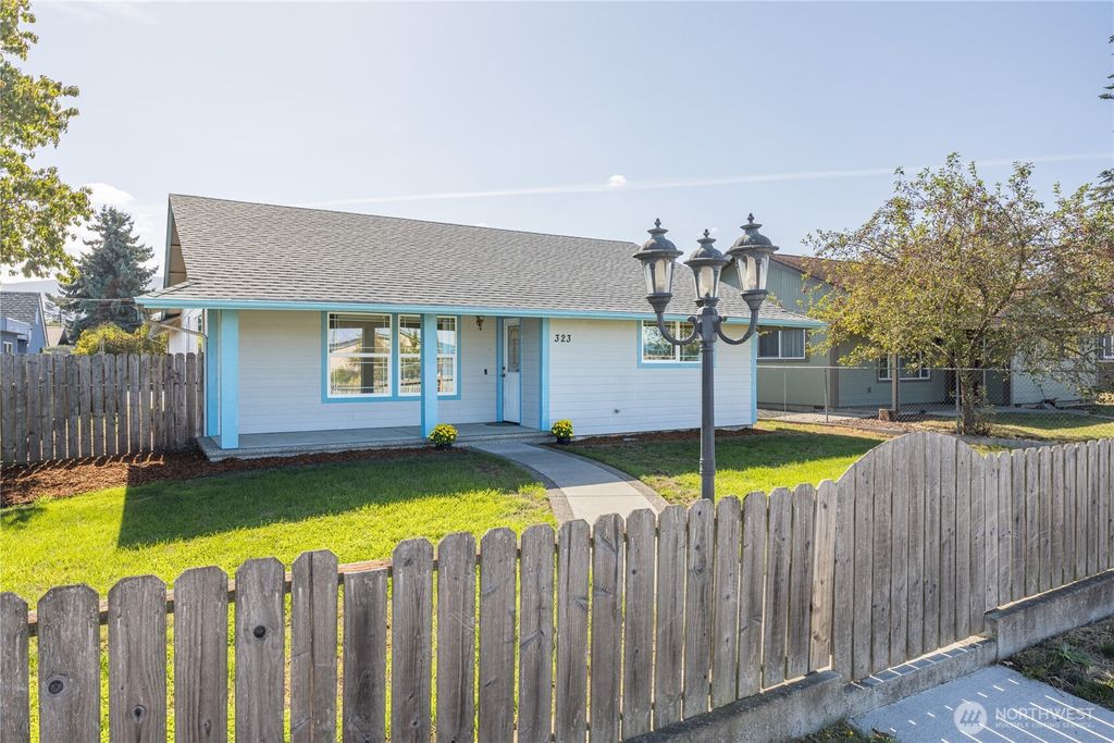 323 W Fir Street, Sequim, WA 98382