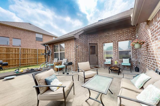 716 Saddlebrook, Desoto, TX 75115