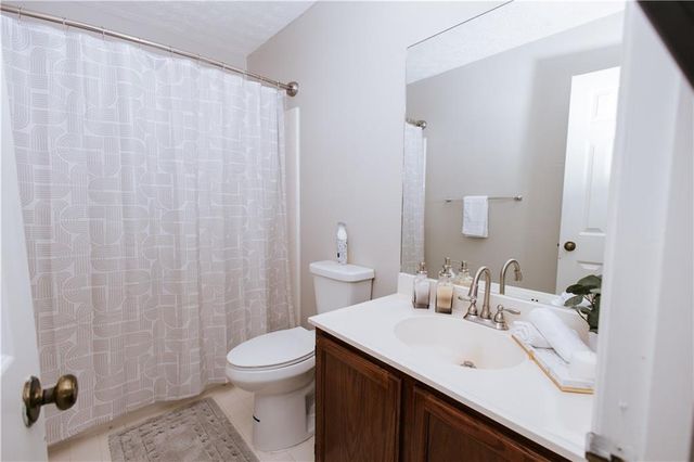 1013 Huntington Trace SE, Smyrna, GA 30082