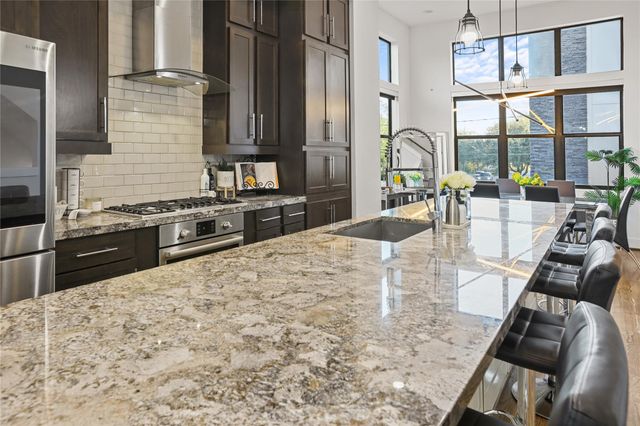 2830 Clay Street, Houston, TX 77003