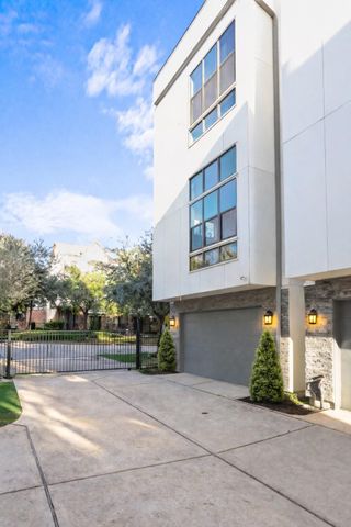 2830 Clay Street, Houston, TX 77003