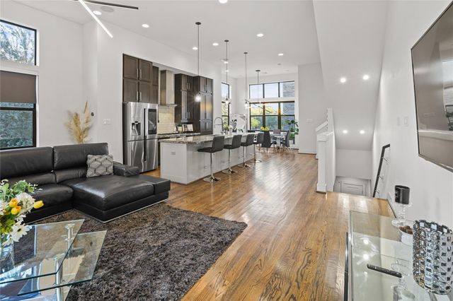 2830 Clay Street, Houston, TX 77003