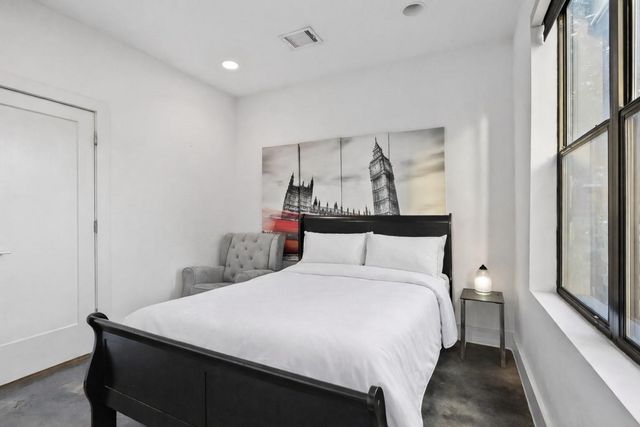 2830 Clay Street, Houston, TX 77003