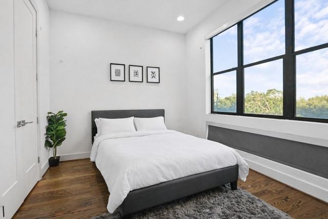 2830 Clay Street, Houston, TX 77003