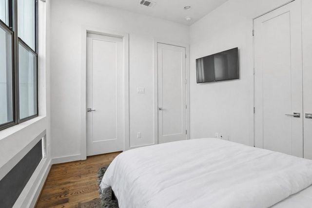 2830 Clay Street, Houston, TX 77003