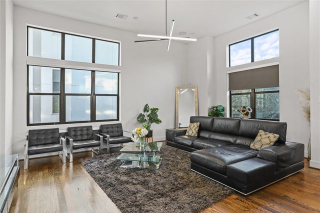 2830 Clay Street, Houston, TX 77003