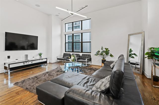 2830 Clay Street, Houston, TX 77003