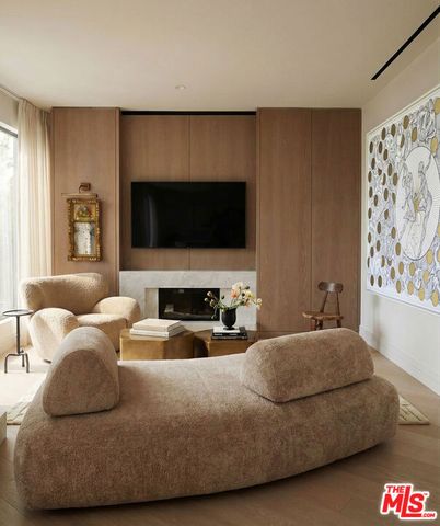 211 W Elm Court 23B, Los Angeles, CA 90067