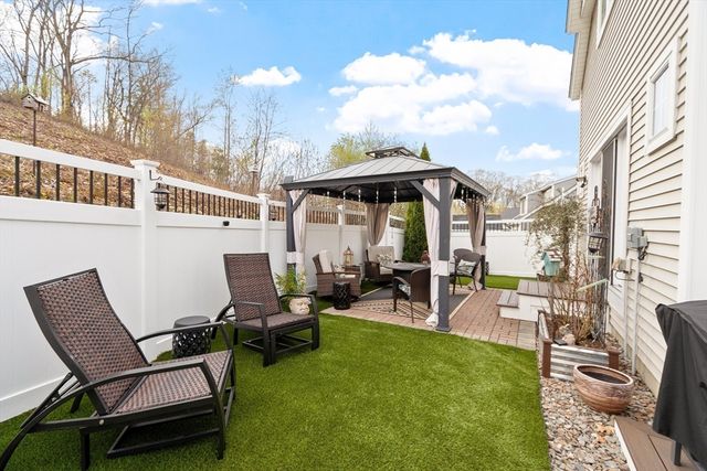 23 Dobson Cir, Leominster, MA 01453