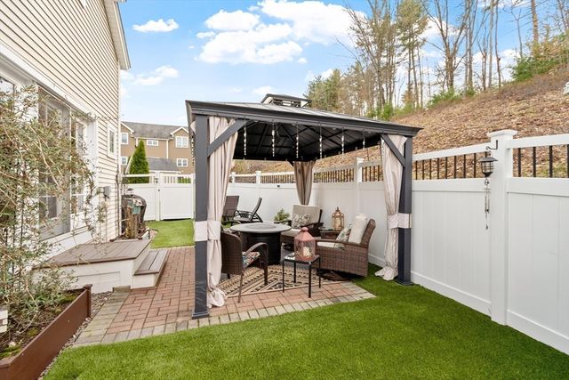 23 Dobson Cir, Leominster, MA 01453