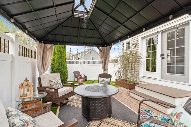 23 Dobson Cir, Leominster, MA 01453