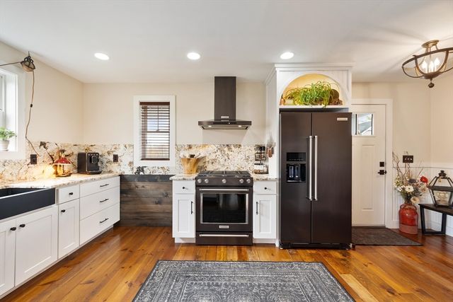 23 Dobson Cir, Leominster, MA 01453