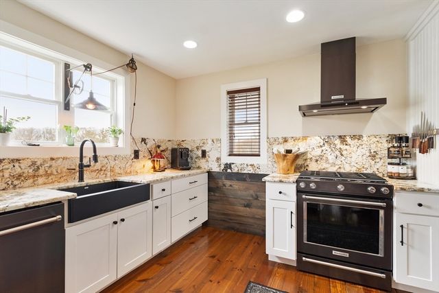 23 Dobson Cir, Leominster, MA 01453