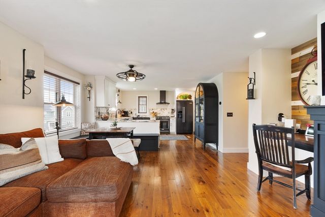 23 Dobson Cir, Leominster, MA 01453