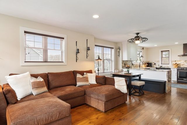 23 Dobson Cir, Leominster, MA 01453